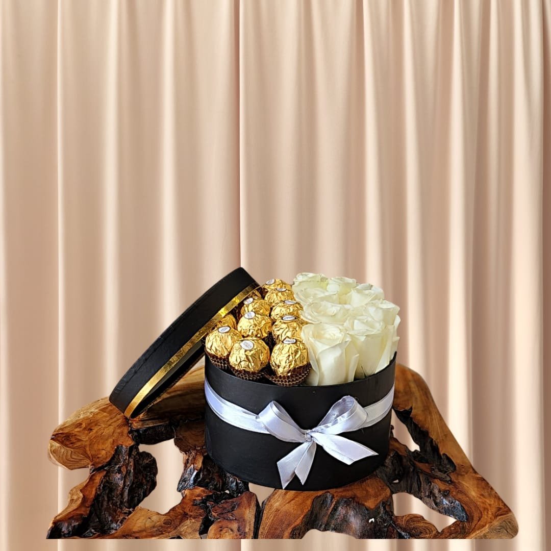 674d12eb-56be-4587-a523-de3d1d6410fe.jpeg بوكس الورد مع الفروروشيه - الصورة 1