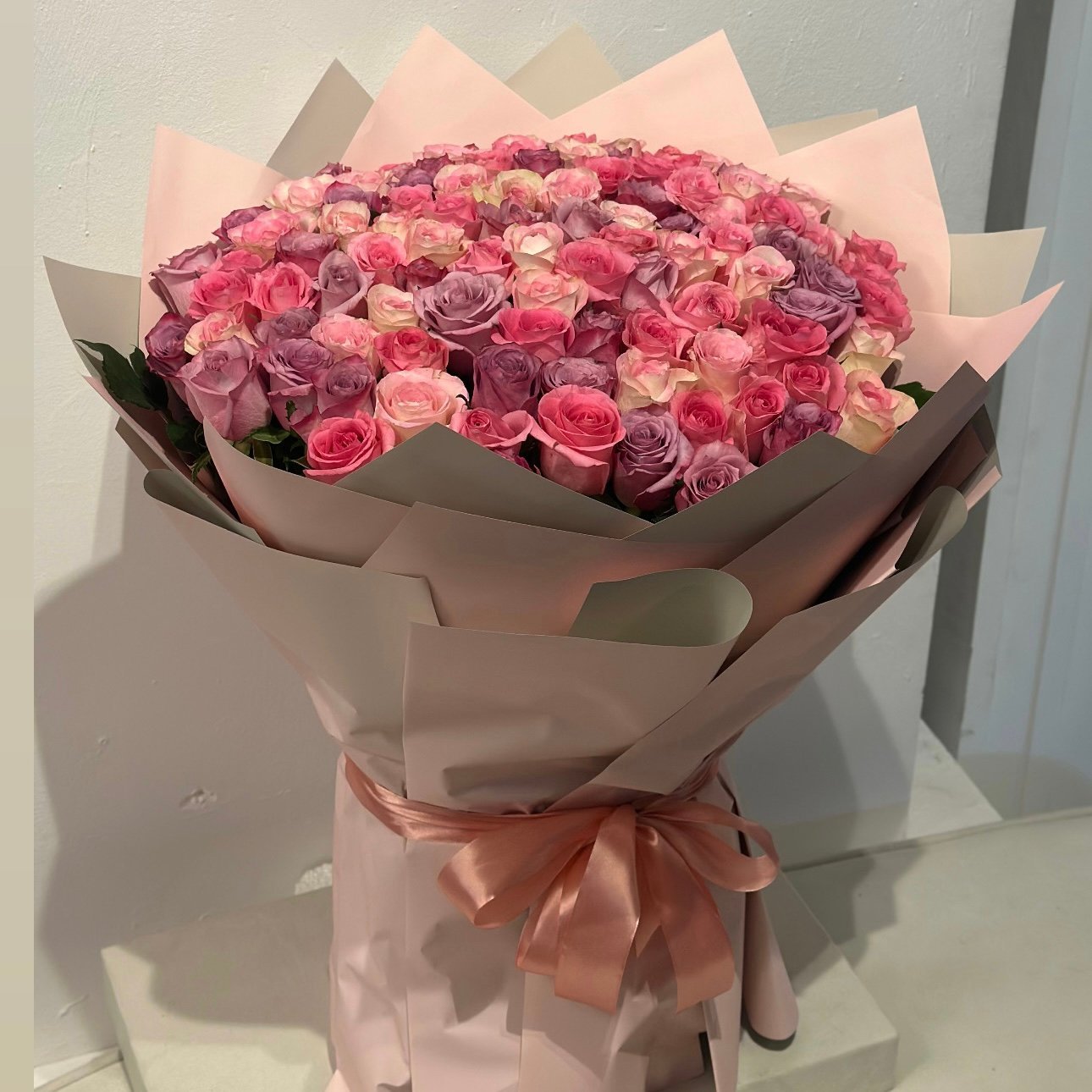 2490D2A4-83A9-4992-A21A-885C8F9B5D63-1.jpeg باقة الجوري المشكل - الصورة 1