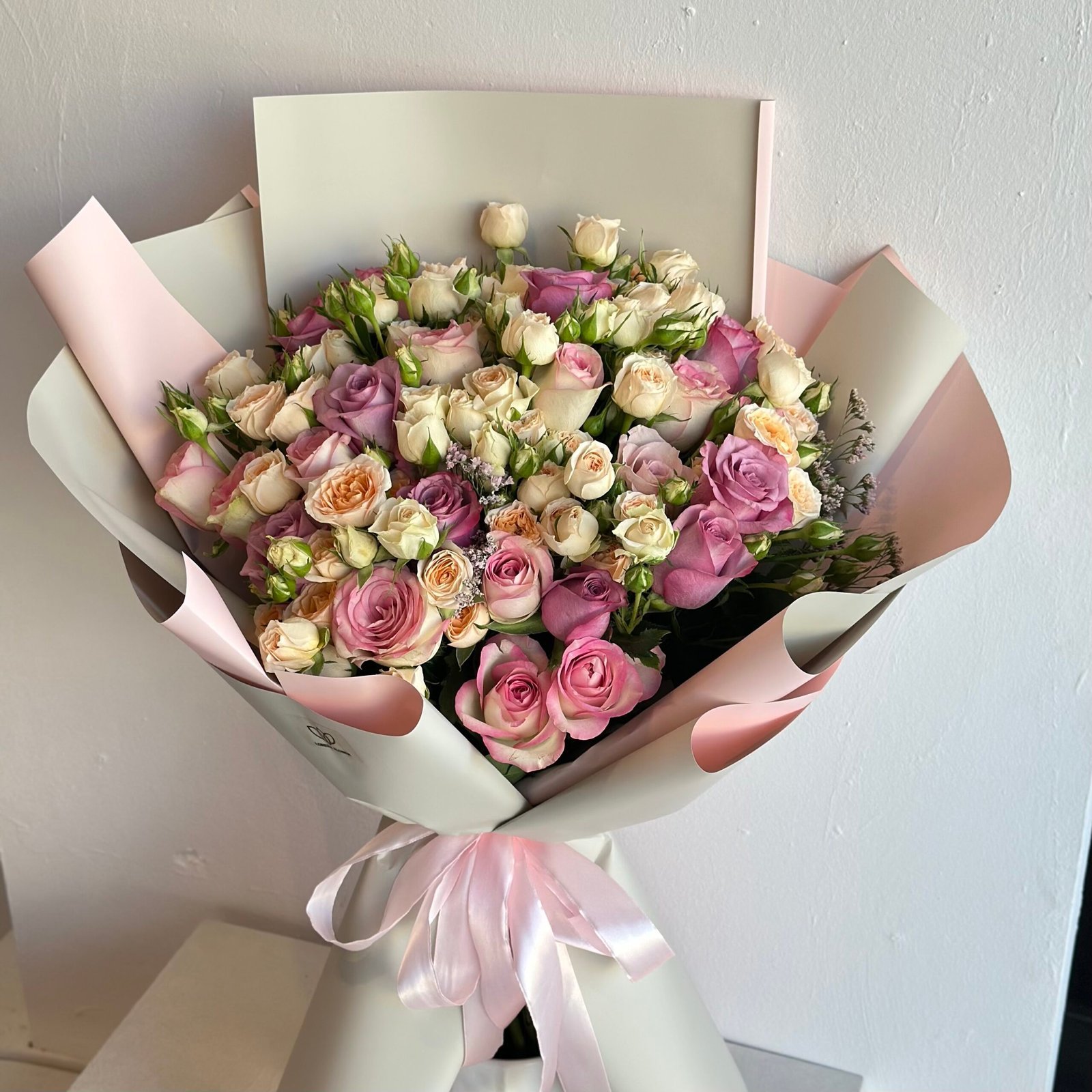 IMG_0150-2-scaled-1.jpeg باقة ازهار لاروزا - الصورة 1