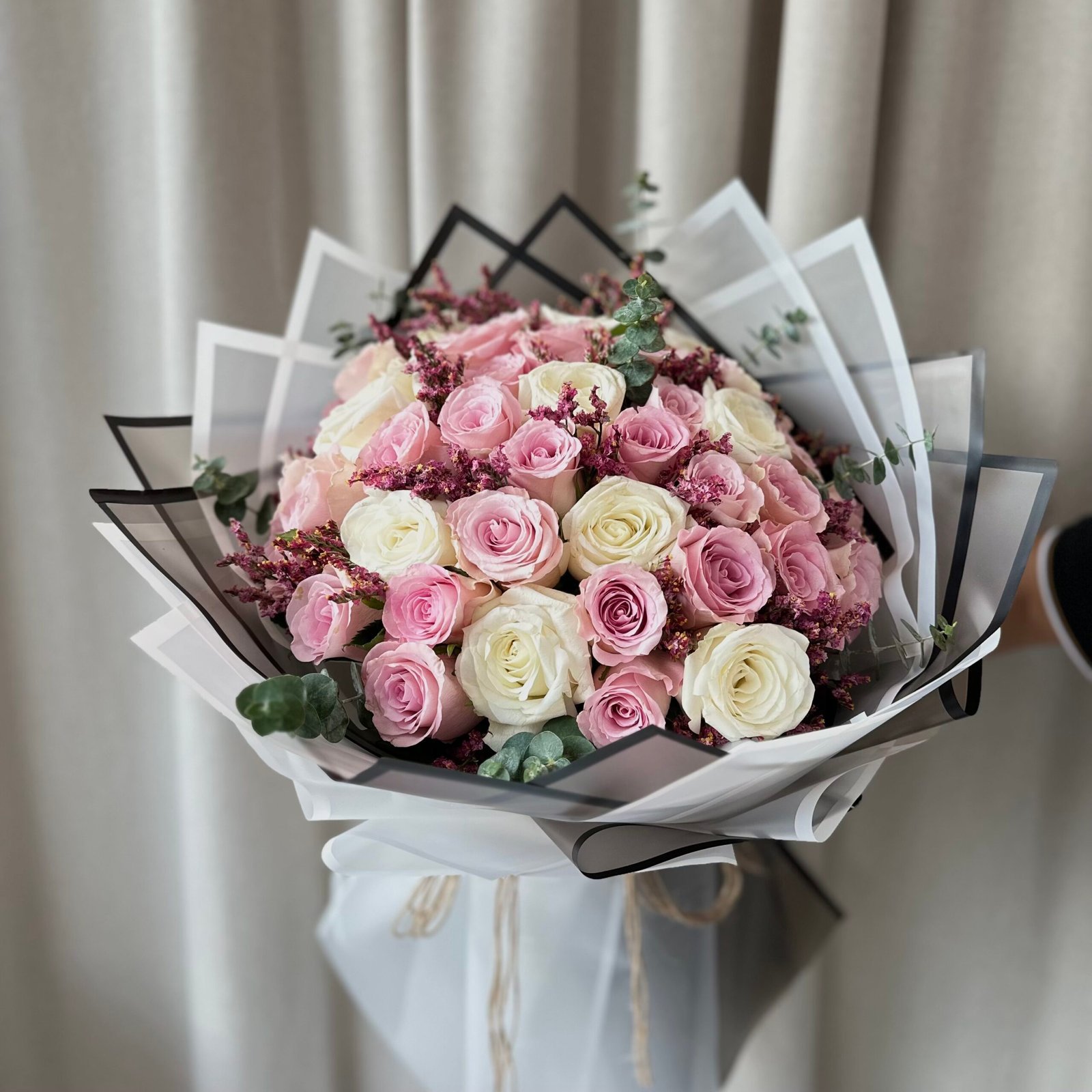 IMG_0352-1-scaled-1.jpeg باقة ازهار جميله - الصورة 1