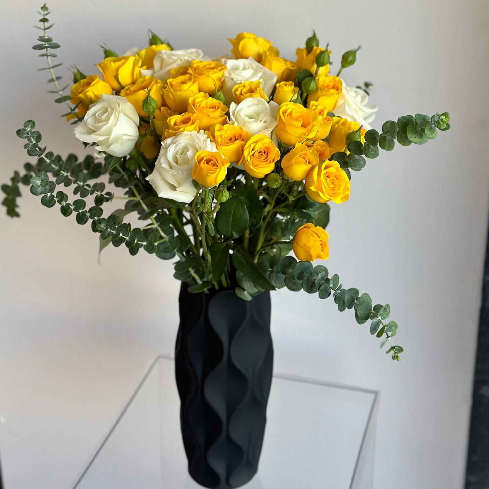 IMG_3556-1-scaled-1.jpeg مزهرية جميلات الورد الانيقه - الصورة 1