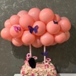 باقة البالون مع الورد والفراشه