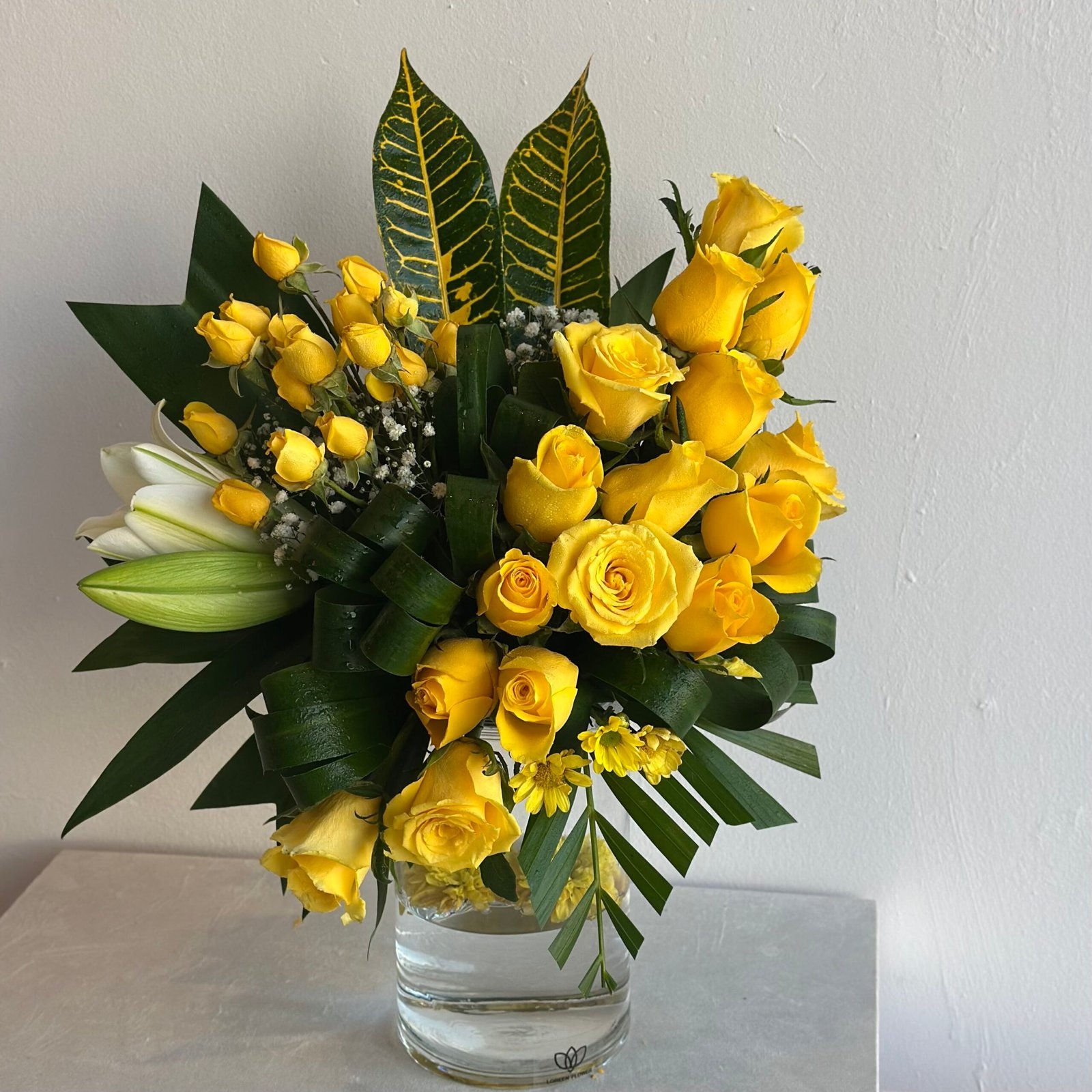 IMG_9809-1-scaled-1.jpeg مزهرية ورد الروز مع البيبي روز - الصورة 1