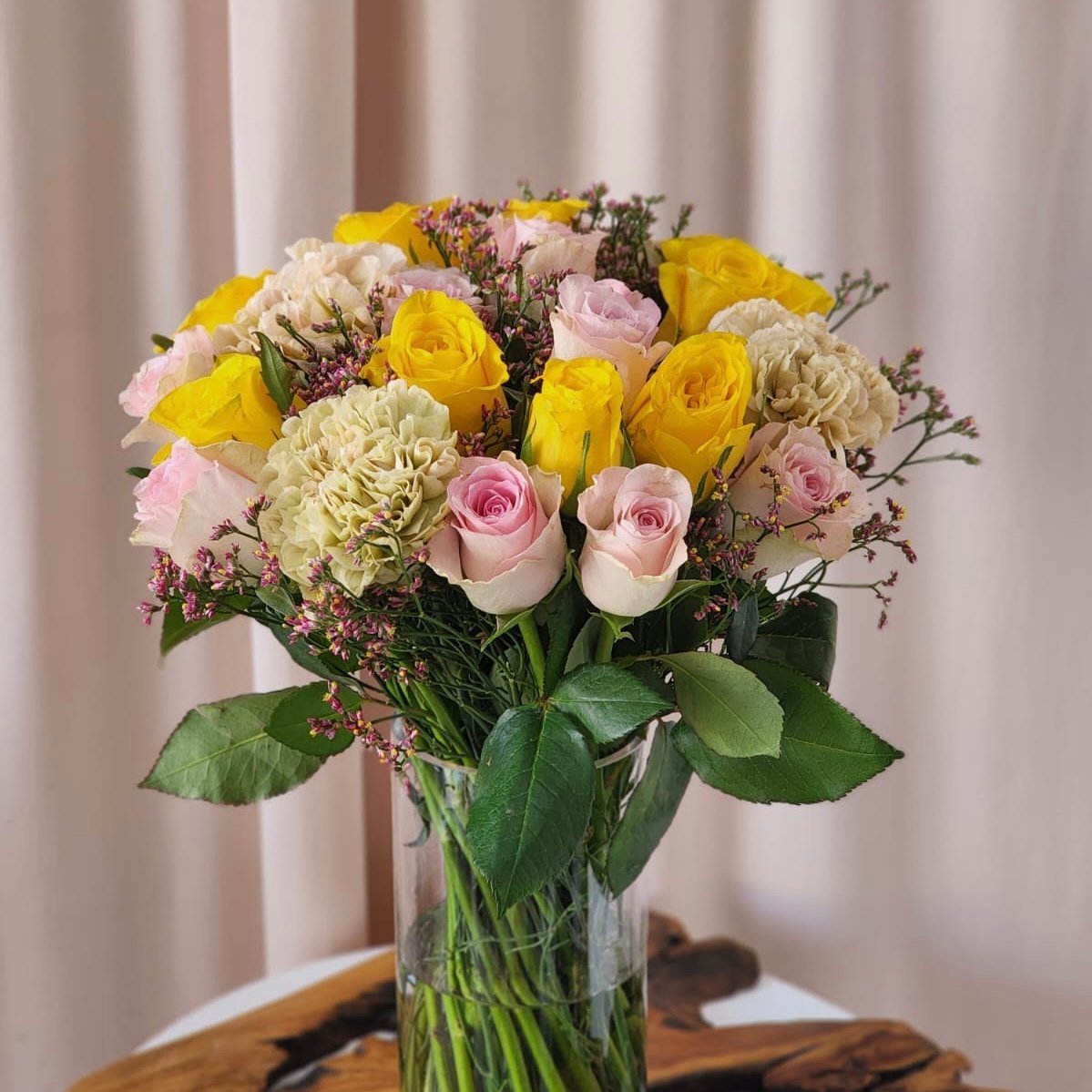 13984f63-57aa-454f-81cb-9cf025a6535a.jpeg مزهرية ازهار الاروجوان - الصورة 1