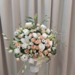 مزهرية ازهار الورد والبيبي روز