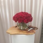 مزهرية الجوري الاحمر