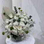 مزهرية الورده البيضاء