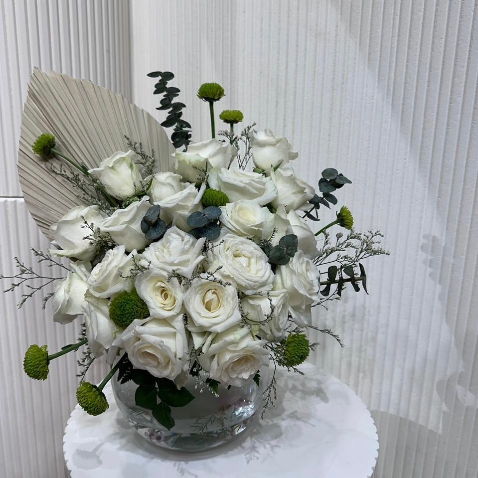 9aedaae6-9d21-42bd-903f-f86f73cdfc64.jpeg مزهرية الورده البيضاء - الصورة 1