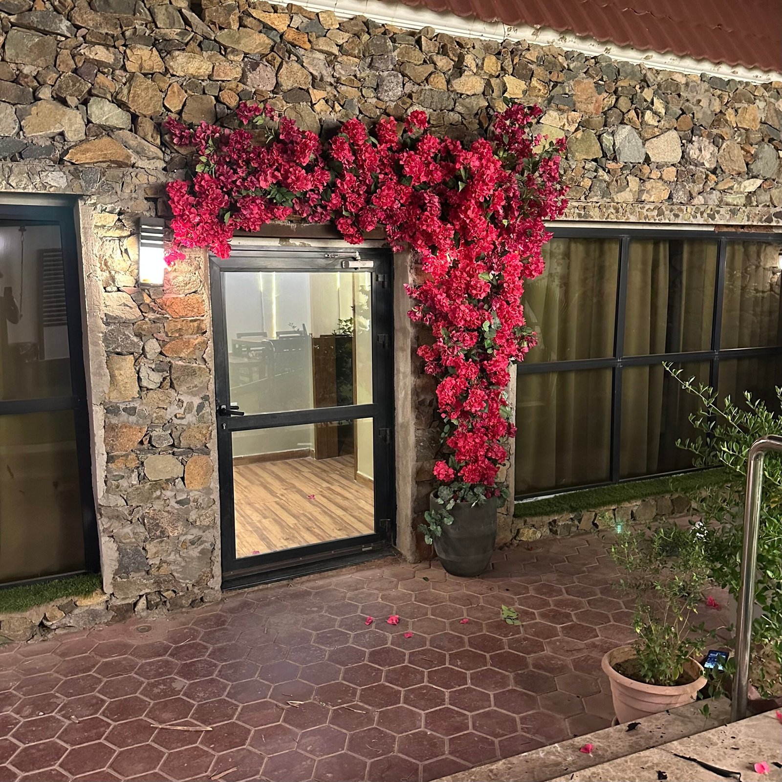 IMG_0509-scaled-1.jpeg تنسيق مداخل الاستراحات - الصورة 1