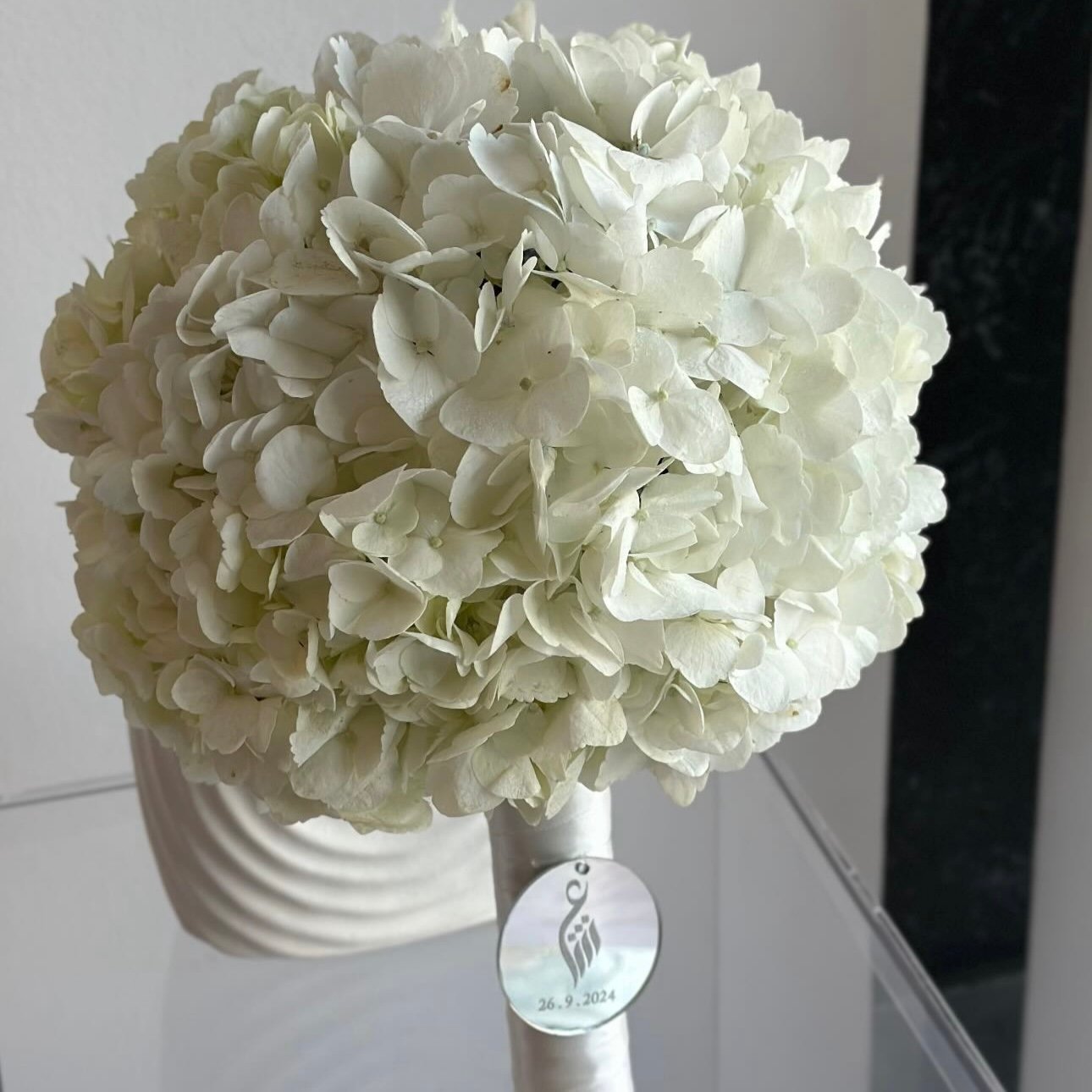 IMG_9650.jpeg مسكة عروسه من ورد الهايدرنجا - الصورة 1